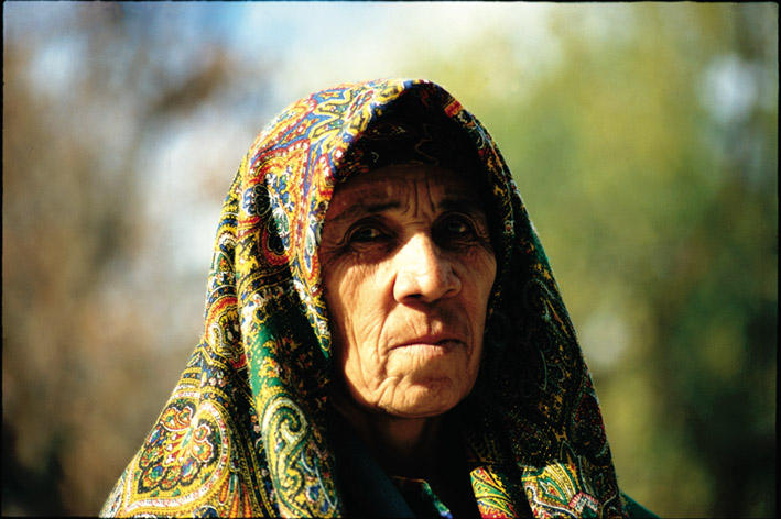 Bouchara, Oezbekistan - vrouw met hoofddoek